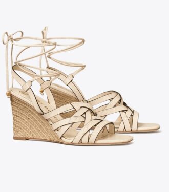 Espadrille med kilehæl i kurveflet Espadrille med kilehæl i kurveflet