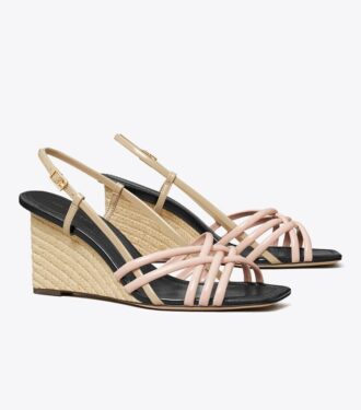 Espadrille med kilehæl og flere remme Espadrille med kilehæl og flere remme