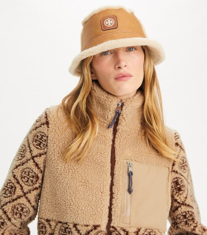 Vendbar bucket hat i shearling