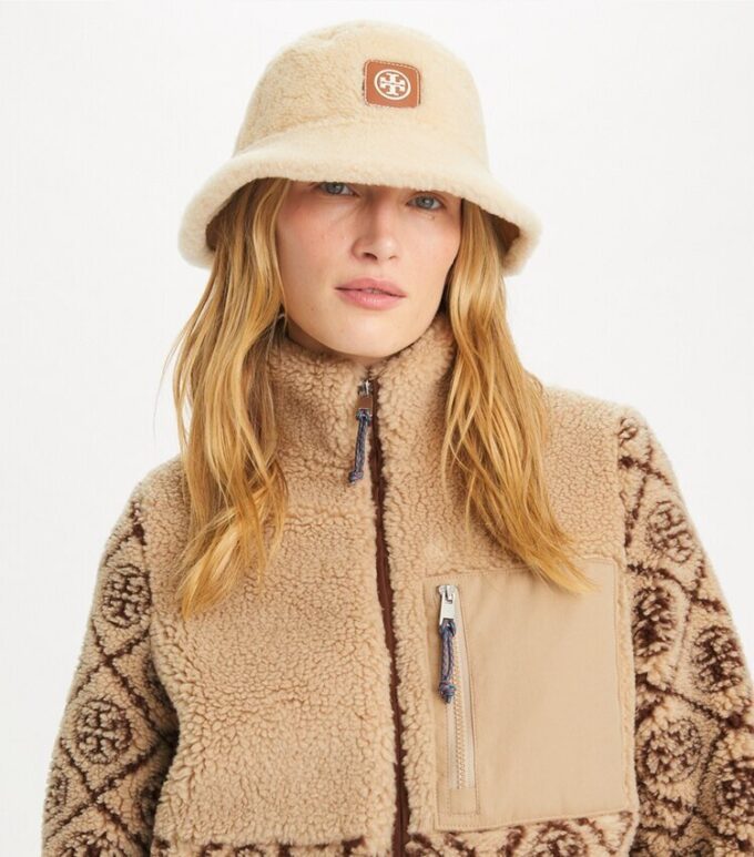 Vendbar bucket hat i shearling